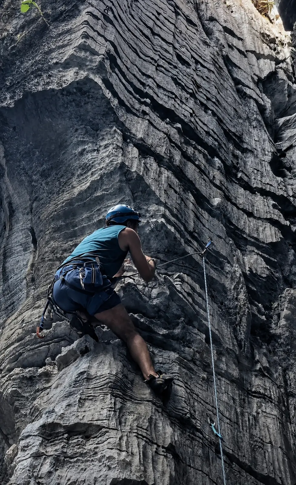 Foto da via de escalada Revolta (7a), no setor Salão Principal, no pico Belchior