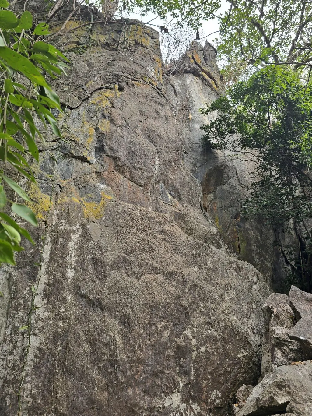 Foto da via de escalada Pança de Mamute (VI), no setor Primeiro Complexo, no pico Fercal